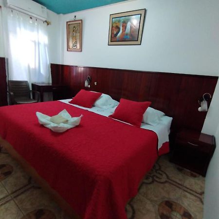 Hostal Brisas Del Mar Puerto Villamil Exterior foto